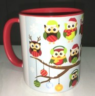 Tazza gufetti natalizi su ramo innevato